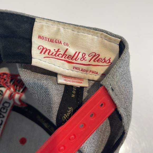 Mitchell & Ness Snap Back Chicago Bulls NBA Hat - Picture 6 of 8
